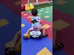 الأطفال يسافرون بالسيارة